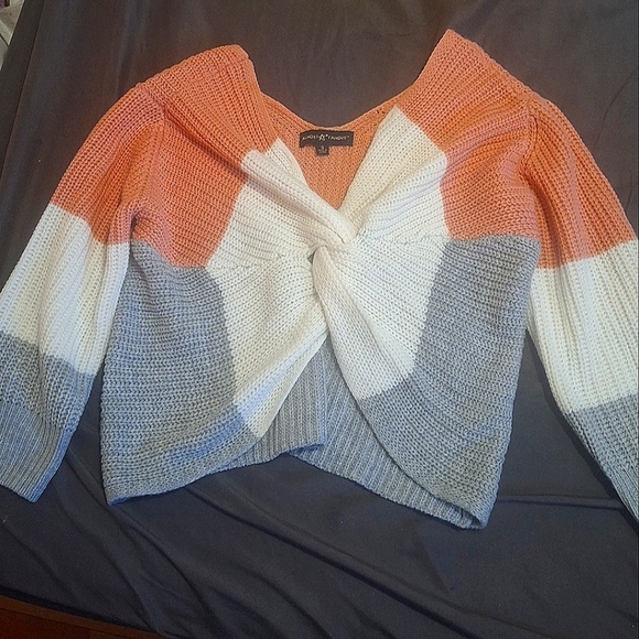 Almost Famous Tops - Almost Famous Colorblock Sweater - Coral, White, Gray